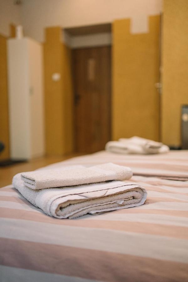 West13 Guest Rooms Krakow Exterior photo